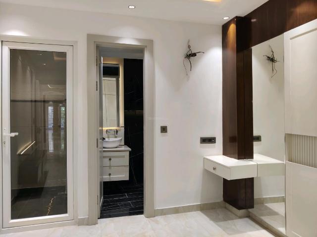 3 BHK Apartment in Vaishali for resale Ghaziabad. The reference number is 20223008