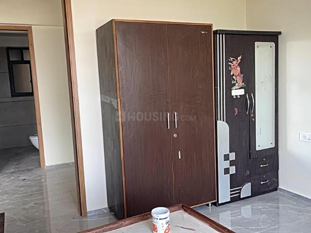 4 BHK Apartment in Vaishno Devi Circle for rent Ahmedabad. The reference number is 19960350