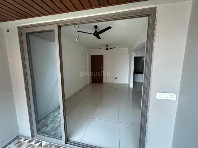 4 BHK Apartment in Vaishno Devi Circle for rent Ahmedabad. The reference number is 20195927