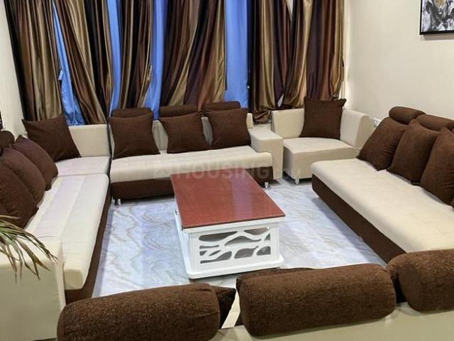 4 BHK Apartment in Vaishno Devi Circle for rent Ahmedabad. The reference number is 20235379