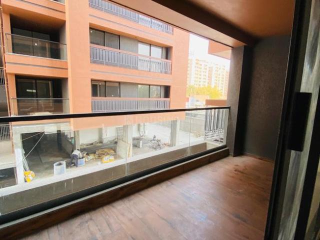 4 BHK Apartment in Vaishno Devi Circle for resale Ahmedabad. The reference number is 20561891