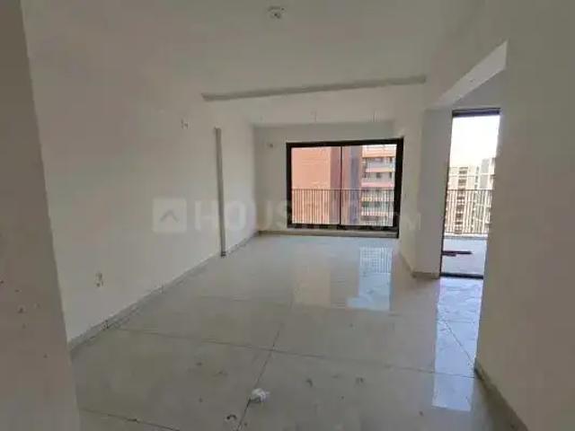 4 BHK Apartment in Vaishno Devi Circle for resale Ahmedabad. The reference number is 20595187