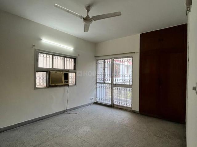 4 BHK Apartment in Vasant Kunj for resale New Delhi. The reference number is 19743808