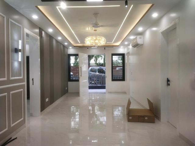 4 BHK Apartment in Vasant Kunj for resale New Delhi. The reference number is 19890866