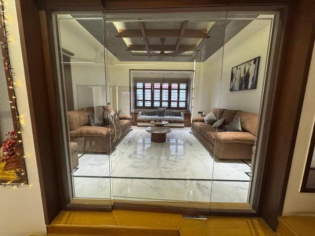 4 BHK Apartment in Vasna for rent Ahmedabad. The reference number is 20206401