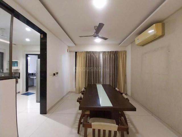 4 BHK Apartment in Vasna for rent Vadodara. The reference number is 19931915