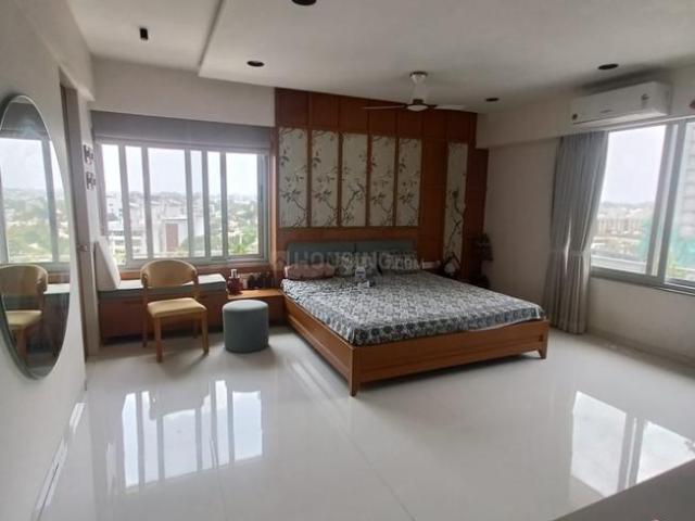 4 BHK Apartment in Vasna for rent Vadodara. The reference number is 20431680