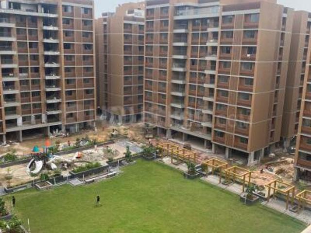 4 BHK Apartment in Vastrapur for rent Ahmedabad. The reference number is 14727080
