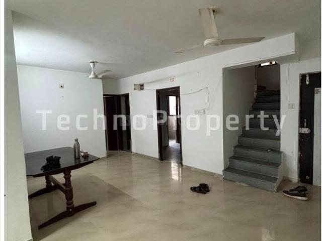 4 BHK Apartment in Vastrapur for rent Ahmedabad. The reference number is 20026333