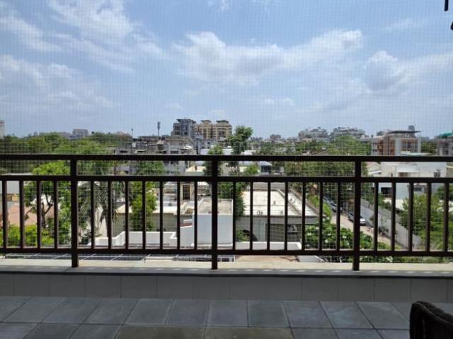 4 BHK Apartment in Vastrapur for rent Ahmedabad. The reference number is 20581769