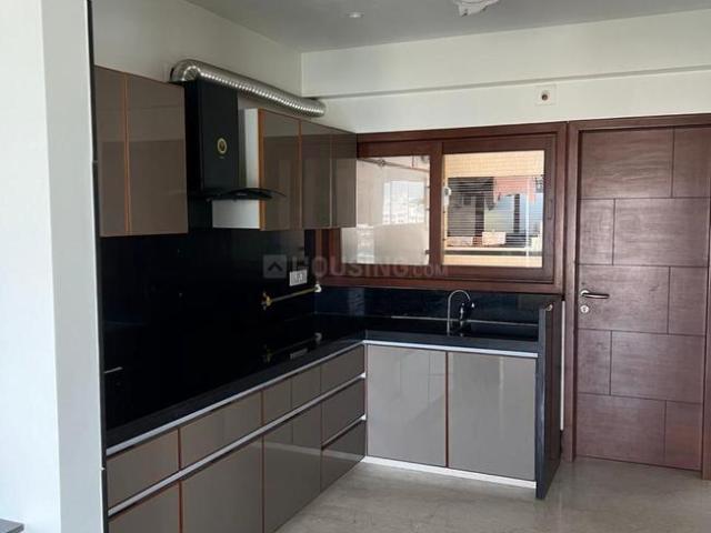 4 BHK Apartment in Vastrapur for rent Ahmedabad. The reference number is 20584132