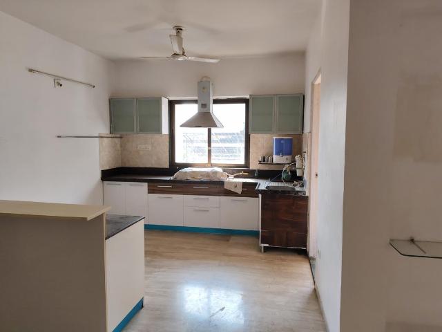 4 BHK Apartment in Vastrapur for resale Ahmedabad. The reference number is 19118409