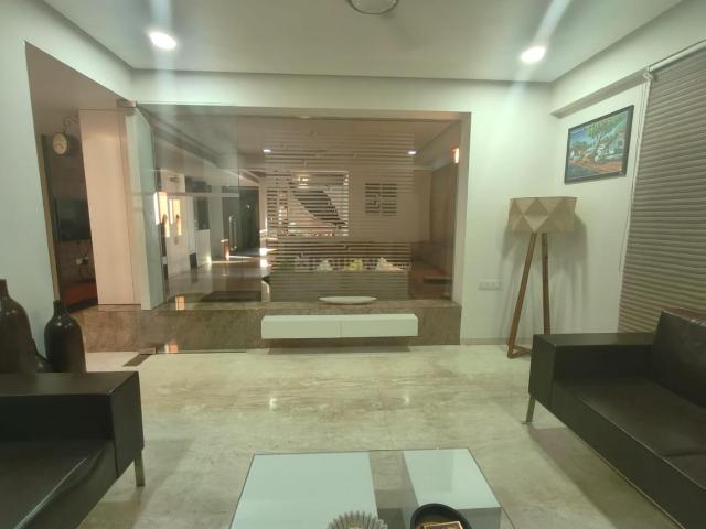 4 BHK Apartment in Vastrapur for resale Ahmedabad. The reference number is 20369536
