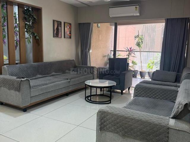 4 BHK Apartment in Vastrapur for resale Ahmedabad. The reference number is 20373379