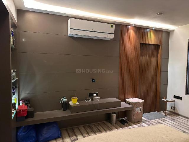 4 BHK Apartment in Vesu for rent Surat. The reference number is 19766529