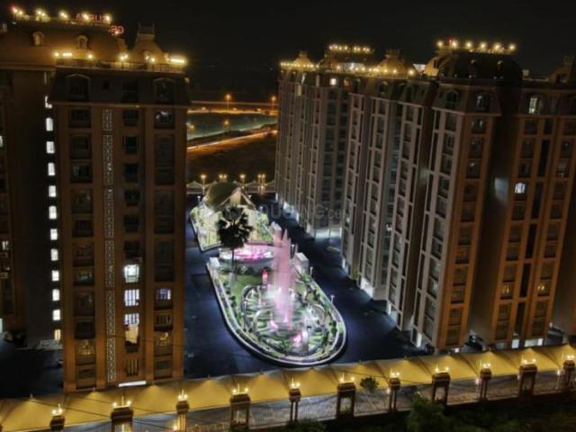 4 BHK Apartment in Vesu for rent Surat. The reference number is 20371098