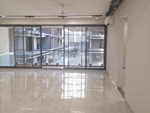 4 BHK Apartment in Vesu for resale Surat. The reference number is 16796095