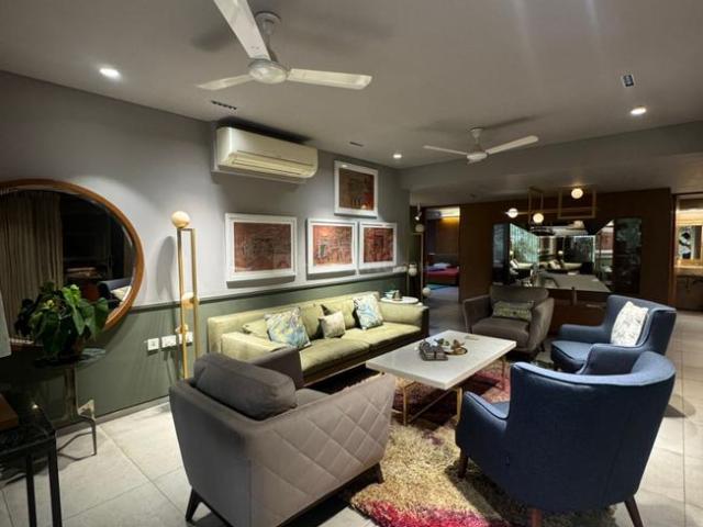 4 BHK Apartment in Vikram Nagar for rent Ahmedabad. The reference number is 19732097