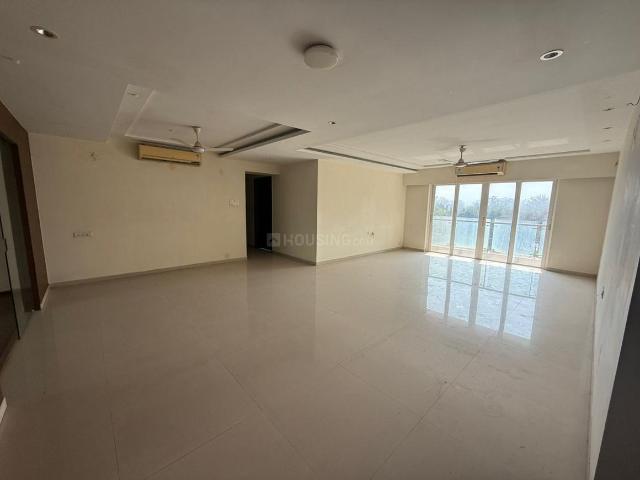 4 BHK Apartment in Vile Parle West for rent Mumbai. The reference number is 19597040