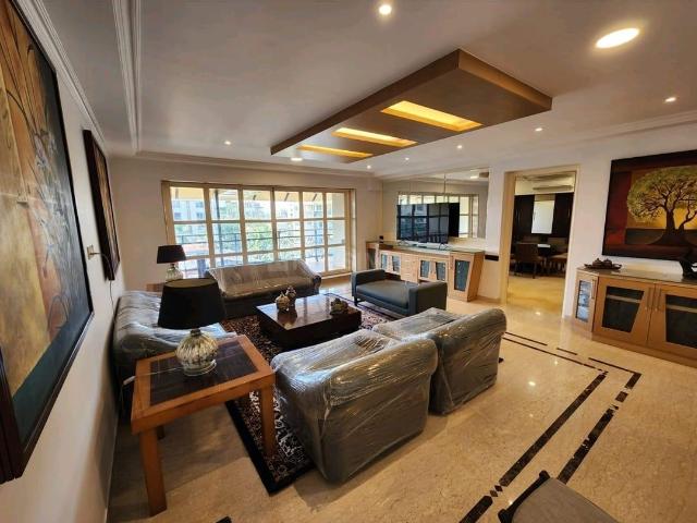 4 BHK Apartment in Vile Parle West for rent Mumbai. The reference number is 19641724
