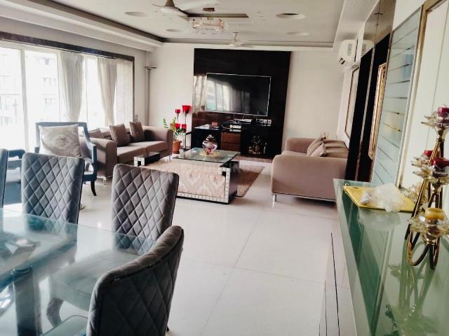 4 BHK Apartment in Vile Parle West for rent Mumbai. The reference number is 20080863