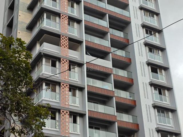 4 BHK Apartment in Vile Parle West for resale Mumbai. The reference number is 17228712