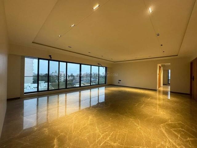 4 BHK Apartment in Vile Parle West for resale Mumbai. The reference number is 17823576