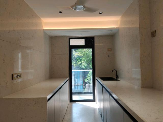 4 BHK Apartment in Vile Parle West for resale Mumbai. The reference number is 19018746