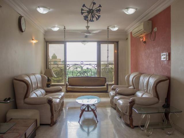 4 BHK Apartment in Vile Parle West for resale Mumbai. The reference number is 19526165