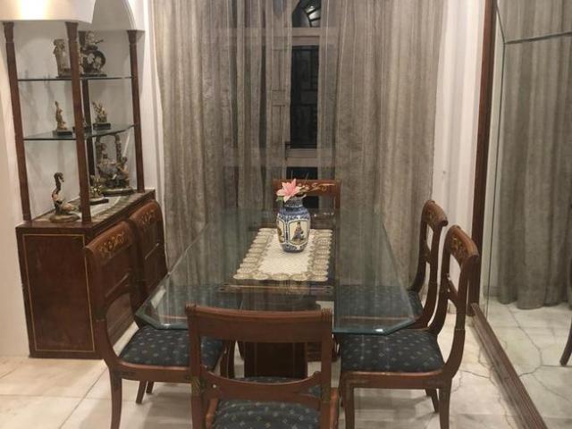 4 BHK Apartment in Vile Parle West for resale Mumbai. The reference number is 19526601