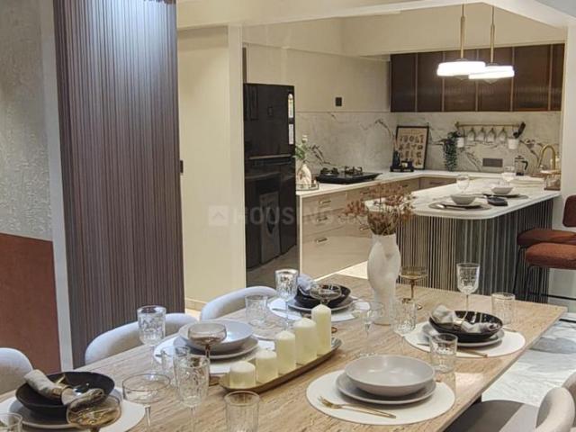 4 BHK Apartment in Vile Parle West for resale Mumbai. The reference number is 20261750
