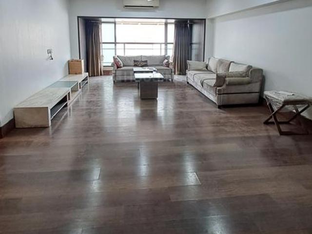 4 BHK Apartment in Vile Parle West for resale Mumbai. The reference number is 20947301