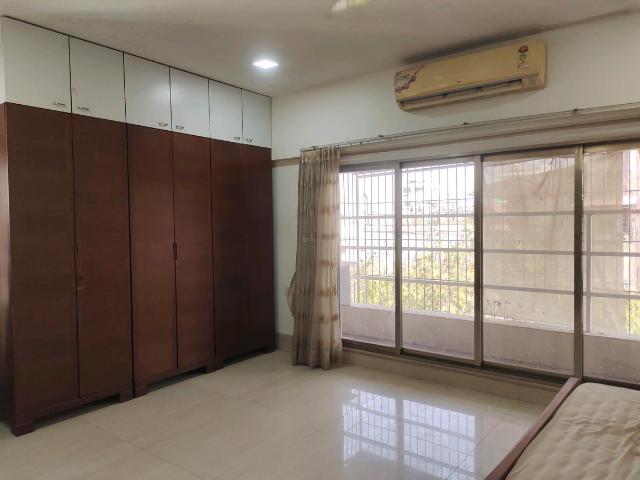 4 BHK Apartment in Vile Parle West for resale Mumbai. The reference number is 9229678