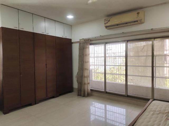 4 BHK Apartment in Vile Parle West for resale Mumbai. The reference number is 9229678