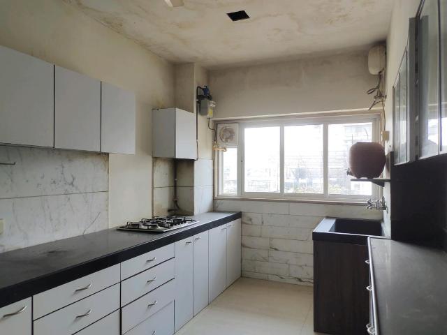4 BHK Apartment in Vile Parle West for resale Mumbai. The reference number is 9246817