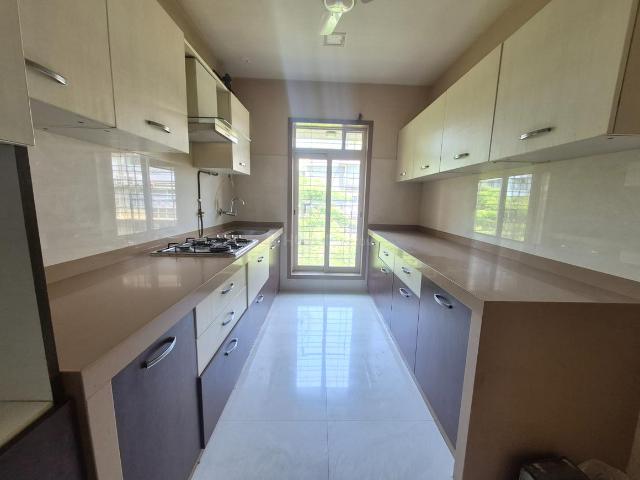 4 BHK Apartment in Vile Parle East for rent Mumbai. The reference number is 19922075