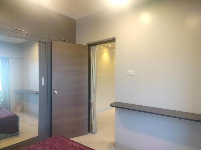 4 BHK Apartment in Vile Parle East for resale Mumbai. The reference number is 19368102