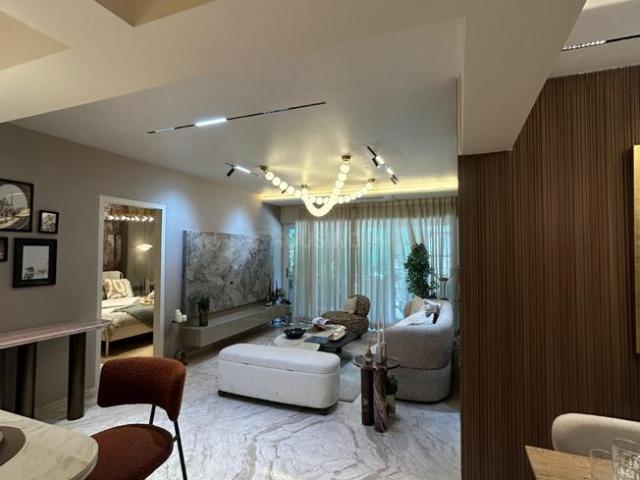 4 BHK Apartment in Vile Parle West for resale Mumbai. The reference number is 20759588