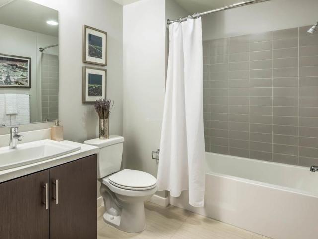 4 BHK Apartment in Vile Parle East for resale Mumbai. The reference number is 9278154