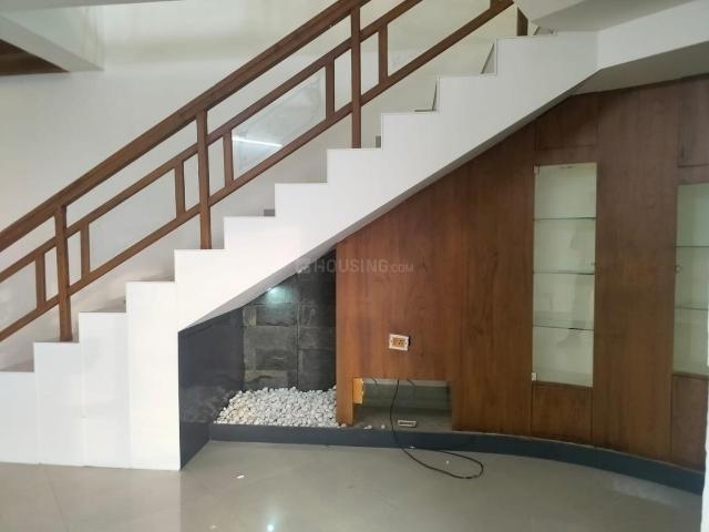 4 BHK Apartment in Vyttila for rent Kochi. The reference number is 20395605