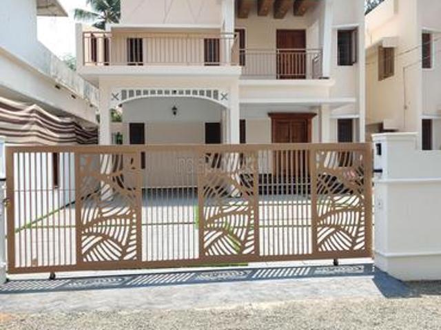4 BHK | Builtup Area: 2000 Sq. Ft & Plot Area: 7.5 Cents for 1.5 Cr | House/villa in East Fort, Thrissur | Facing: East | Posted by REAL WIN Properties Pvt Ltd IP7015 SKU 1