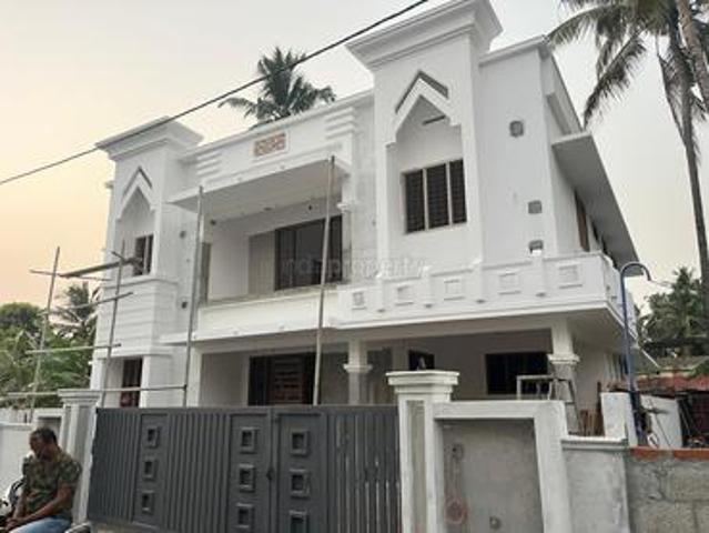 4 BHK | Builtup Area: 2900 Sq. Ft & Plot Area: 7 Cents for 1.05 Cr | House/villa in Kuttumukku, Thrissur | Facing: West | Posted by REAL WIN Properties Pvt Ltd IP7062 SKU 1