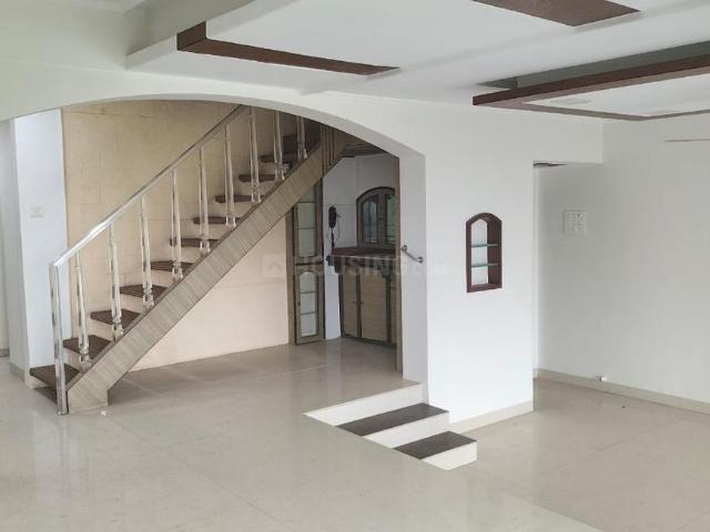 4 BHK Duplex in Andheri West for rent Mumbai. The reference number is 17390037