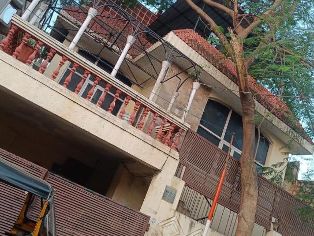 4 BHK Duplex in Banjara Hills for resale Hyderabad. The reference number is 19205819