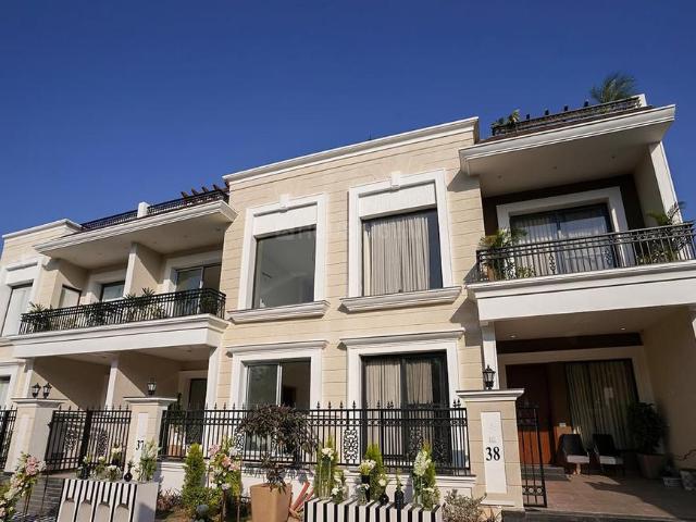 4 BHK Duplex in Bhabat for resale Zirakpur. The reference number is 19636322