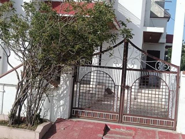 4 BHK Duplex in Naya Gaon for rent Pali. The reference number is 20463057