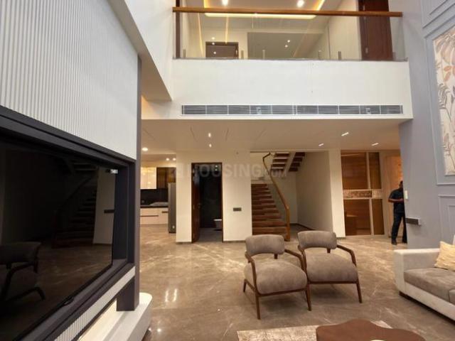 4 BHK Duplex in Shantigram for rent Ahmedabad. The reference number is 20148245