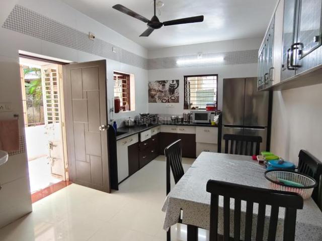 4 BHK Duplex in Subhanpura for resale Vadodara. The reference number is 18130008
