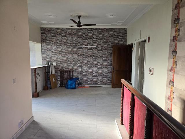 4 BHK Duplex in Patparganj for rent New Delhi. The reference number is 20310199