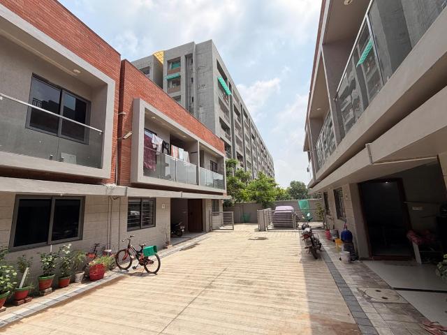 4 BHK Duplex in Vatva for resale Ahmedabad. The reference number is 20837393